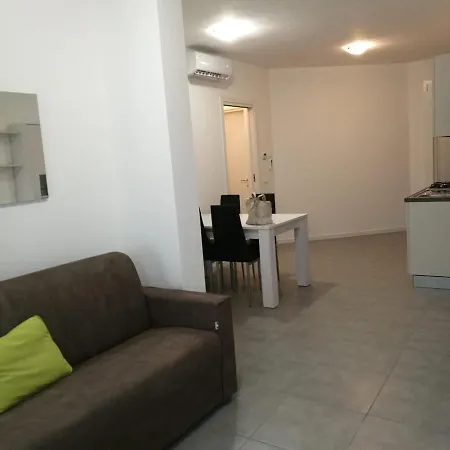 Deisy Canale Milani Apartment *